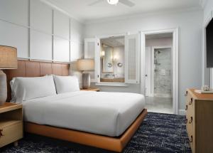 Beach Village at The Del, LXR Hotels & Resorts客房内的一张或多张床位