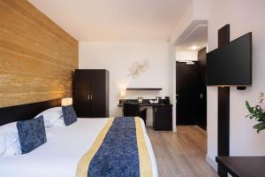 a hotel room with a bed and a desk at Best Western Plus Hôtel Massena Nice in Nice