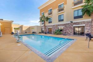 a swimming pool in front of a building at Comfort Suites Blythe in Blythe