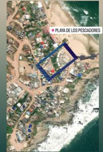 eine Karte einer Stadt neben einem Strand in der Unterkunft NewViejoBlanco in Punta Del Diablo