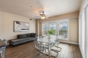 2-Bd Apt w/ WiFi, Netflix, Mtn Views in DT Ogden的休息区
