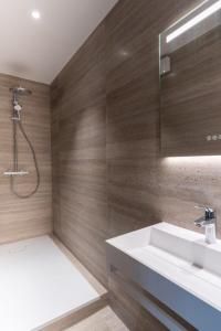 Beautiful Minimalist 1BD Apartment near Montmartre