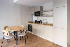 Beautiful Minimalist 1BD Apartment near Montmartre