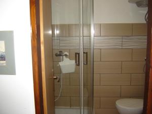 Ένα μπάνιο στο Rooms with a parking space Cres - 22305