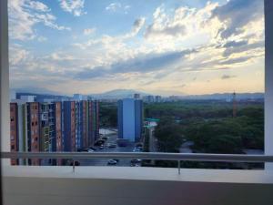 Apartamento con excelente vista tesisinde bir balkon veya teras