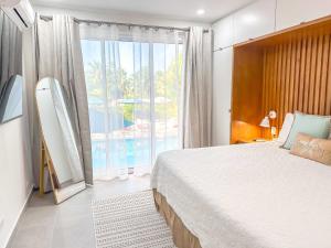 Ένα ή περισσότερα κρεβάτια σε δωμάτιο στο The Palms Resort