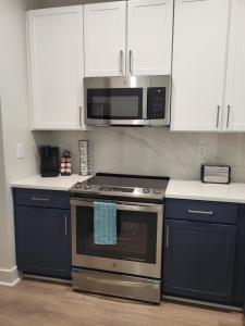 a kitchen with a stove and a microwave at Cozy 1bedrm/1bed/air mattress in Dallas