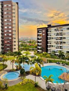 Bazén v ubytování TOWER 3 421 POOL VIEW nebo v jeho okolí