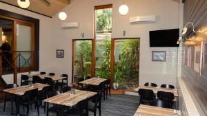 a restaurant with tables and chairs and a large window at Victoria Hotel Strathalbyn in Strathalbyn