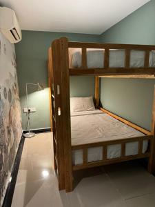Poschodová posteľ alebo postele v izbe v ubytovaní Very Hotel