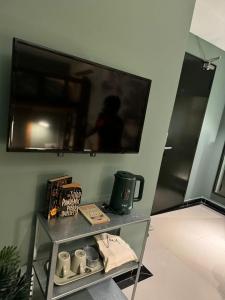 TV a/nebo společenská místnost v ubytování Very Hotel