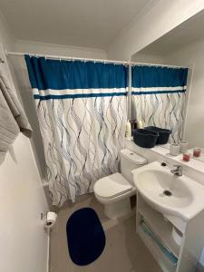 a bathroom with a toilet and a sink at Departamento nuevo in Santiago