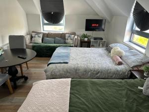 Postel nebo postele na pokoji v ubytování Charming 6-Bed Apartment in Wembley Area