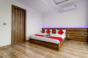 Gallery image of Super OYO Flagship Hotel Times Square in Indraprast