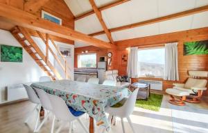 Posezení v ubytování Stunning Home In Vresse-Sur-Semois