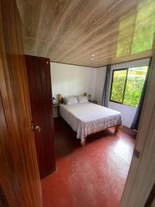 Postel nebo postele na pokoji v ubytování Jardín Del Bosque