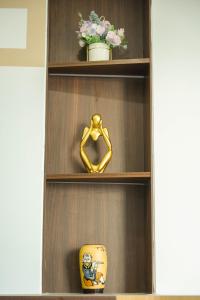 a shelf with a cup and a vase on it at Gia Kiên Hotel in Quy Nhon