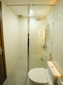 a bathroom with a glass shower and a toilet at Gia Kiên Hotel in Quy Nhon