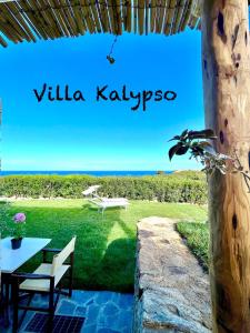 een uitzicht vanaf de patio van een villa kalypso bij Villa Kalypso - Porto Cervo in Porto Cervo