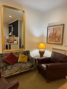 a living room with a couch and a mirror at Delightful stylish house with private garden close to downtown in Rome