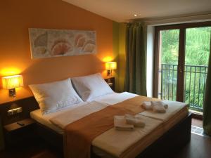 Postel nebo postele na pokoji v ubytování Casino & Hotel Admiral Strážný