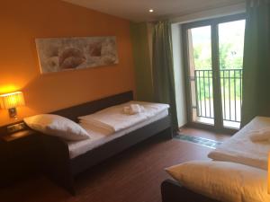 Postel nebo postele na pokoji v ubytování Casino & Hotel Admiral Strážný