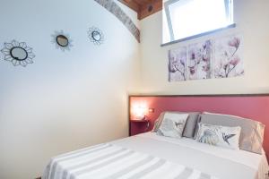 Ένα ή περισσότερα κρεβάτια σε δωμάτιο στο Il dolce Rifugio di Carlotta con vista su Orvieto