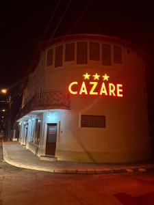un edificio con un cartel de agencia por la noche en Freedom&Relax, en Buzău