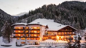 Nespecifikovaný výhled na hory nebo výhled na hory při pohledu z hotelu