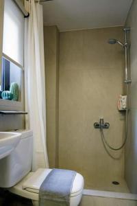 A bathroom at Studio Krinon - Paleo Psychiko