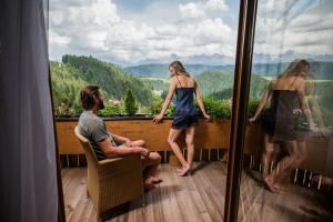 Nespecifikovaný výhled na hory nebo výhled na hory při pohledu z hotelu