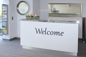 a welcome counter in a store with a mirror at Haus Anna an der Stadtmauer in Hanau am Main