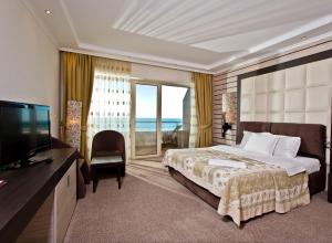 TV a/nebo společenská místnost v ubytování Grand Hotel Pomorie - Medical spa