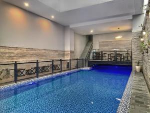 Bazén v ubytování Grand Kangen Hotel Urip Sumoharjo nebo v jeho okolí