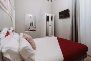 Postel nebo postele na pokoji v ubytování Rooms Genova dei Rolli