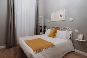 Postel nebo postele na pokoji v ubytování Rooms Genova dei Rolli