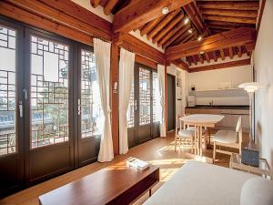 Hotelarrive Taean Tiann HanokBeachResort的休息区
