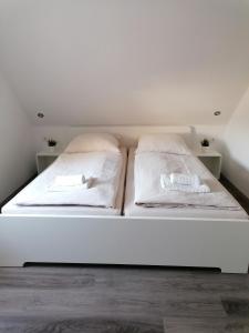 Postel nebo postele na pokoji v ubytování Ferienwohnung Mühlenblick
