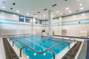 Bazén v ubytování Complex Curie nebo v jeho okolí
