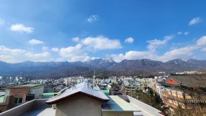 En generel udsigt til bjerge eller udsigt til bjerge taget fra villaen