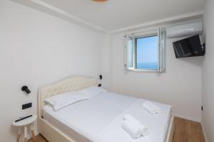 Postel nebo postele na pokoji v ubytování XXL Villa Vista - Heated Pool
