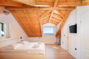 Postel nebo postele na pokoji v ubytování XXL Villa Vista - Heated Pool