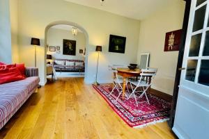 a living room with a couch and a table at Villa Ker Den in Crozon