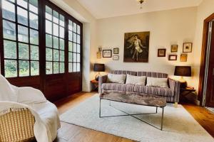 a living room with a couch and a table at Villa Ker Den in Crozon