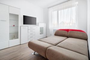 Μια τηλεόραση ή/και κέντρο ψυχαγωγίας στο Scarlet Cozy Corner