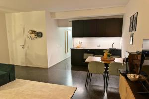 Η κουζίνα ή μικρή κουζίνα στο Isaak Apartment Stadtperle +7 φωτογραφίες