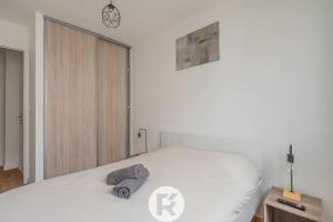 Postel nebo postele na pokoji v ubytování R'Apparts T2 Refuge Chic