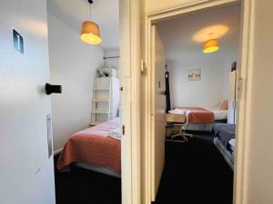 a room with two beds and a room with two beds at 3-Bed Apartment in King's Cross Central London in London