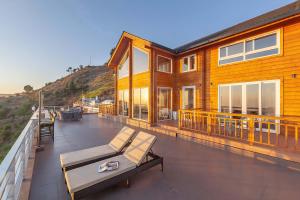 Nespecifikovaný výhled na hory nebo výhled na hory při pohledu z vily