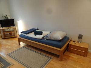 a bed with two pillows on it in a room at Idyllisch gelegene EG-Wohnung m. 3 Schlafzimmern in Bünde